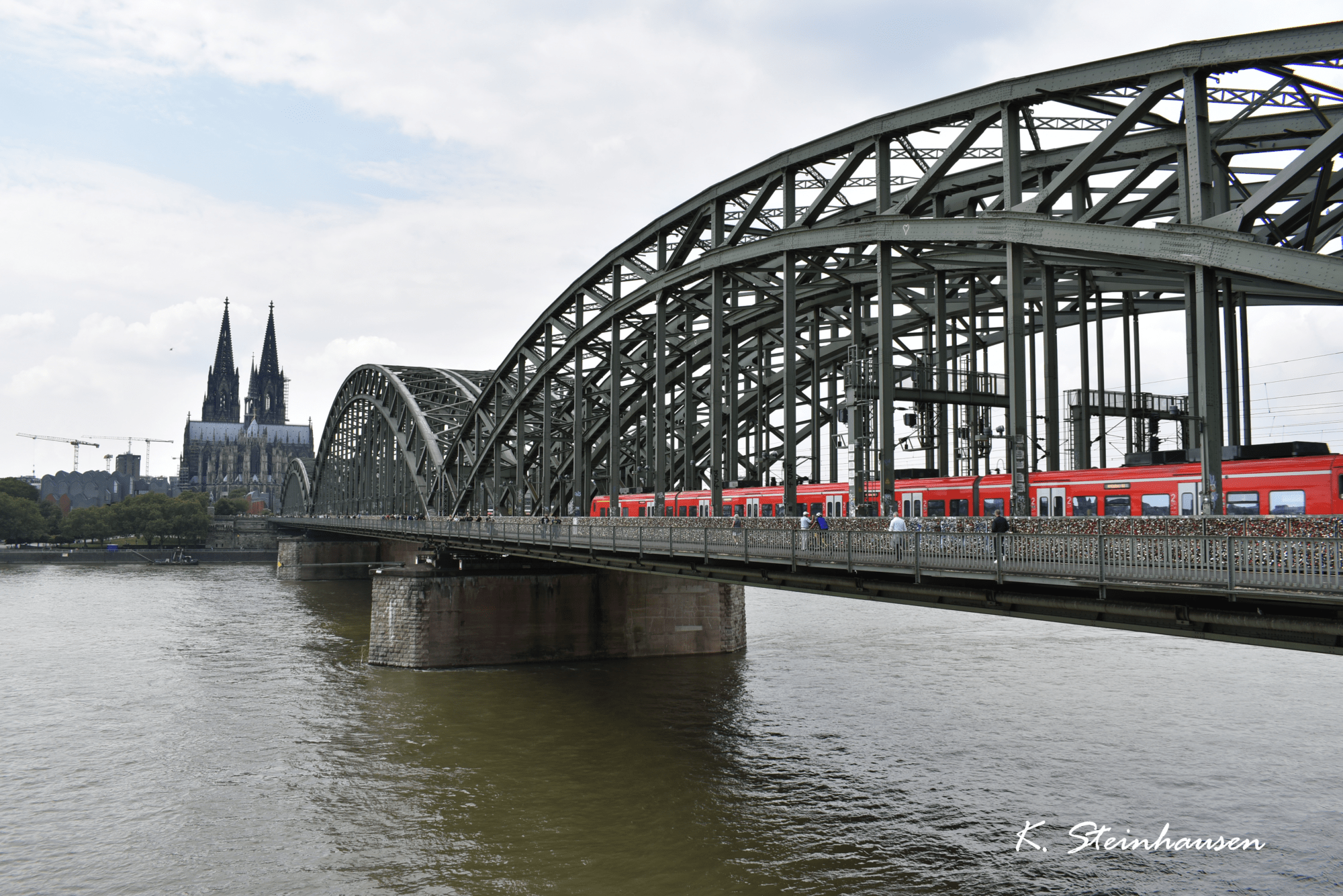Mehr über den Artikel erfahren Der Ausblick auf den Dom und die Hohenzollernbrücke