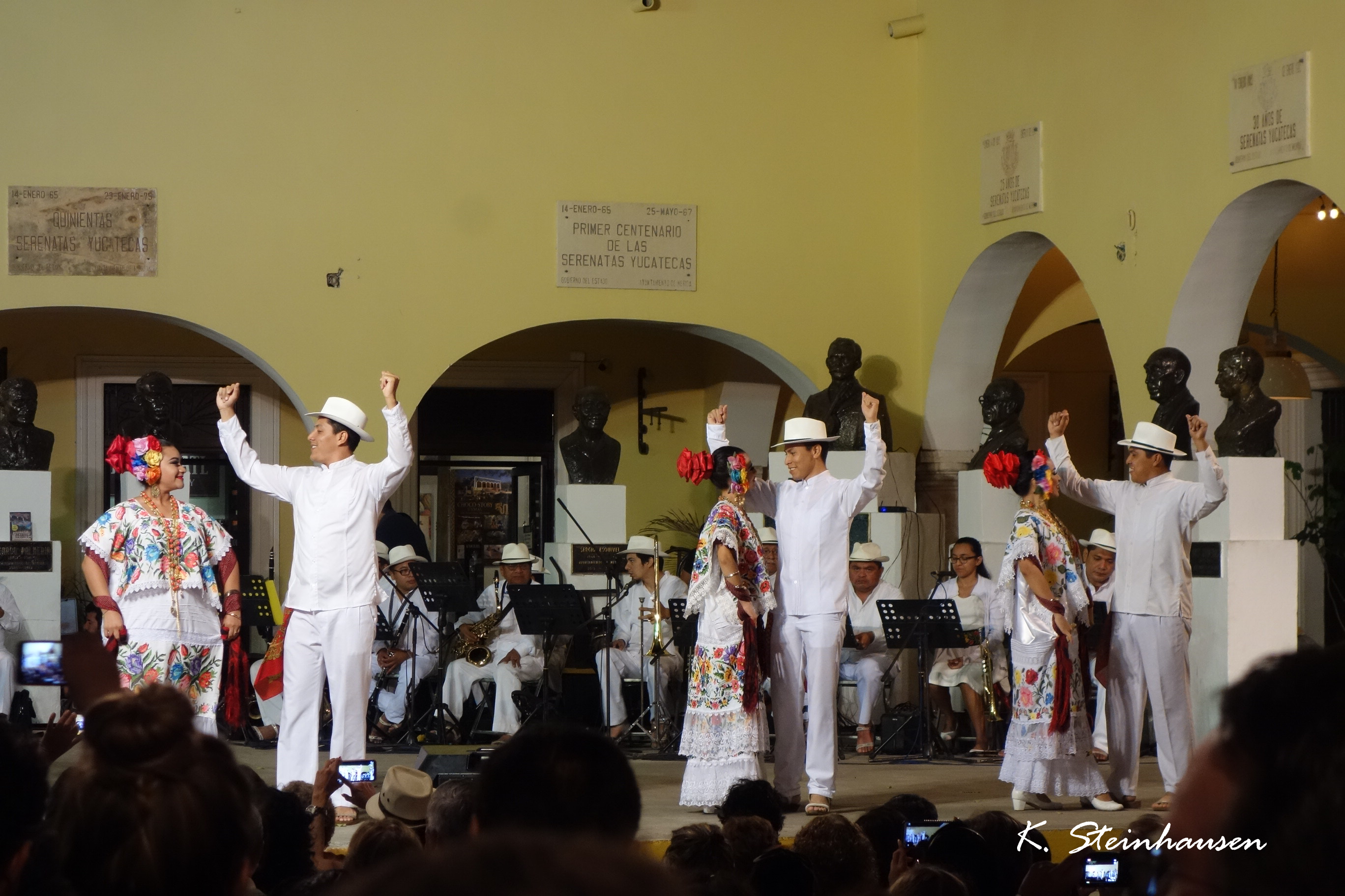 Mehr über den Artikel erfahren Kulturelle Tanzshow in Mérida