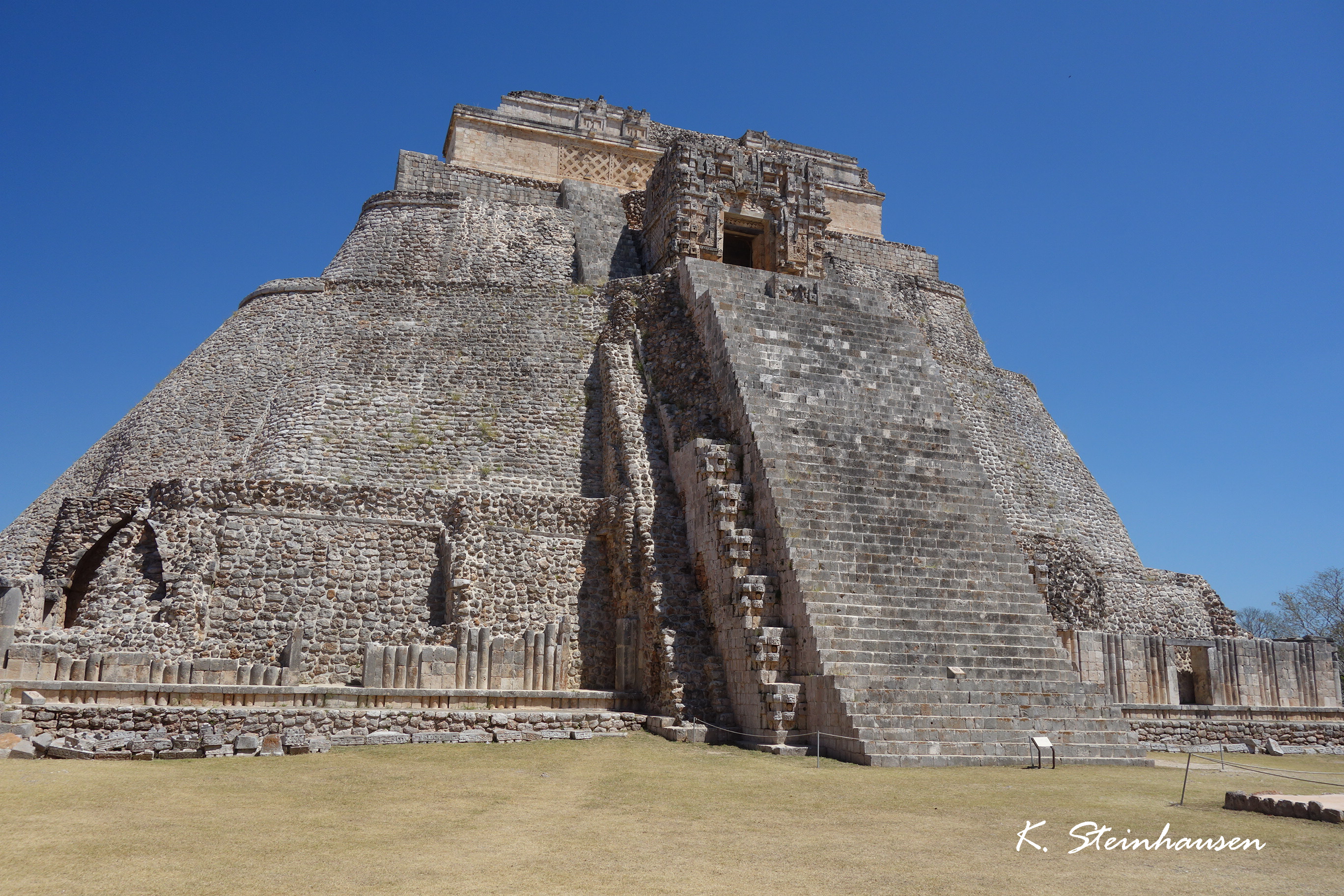 Mehr über den Artikel erfahren Uxmal