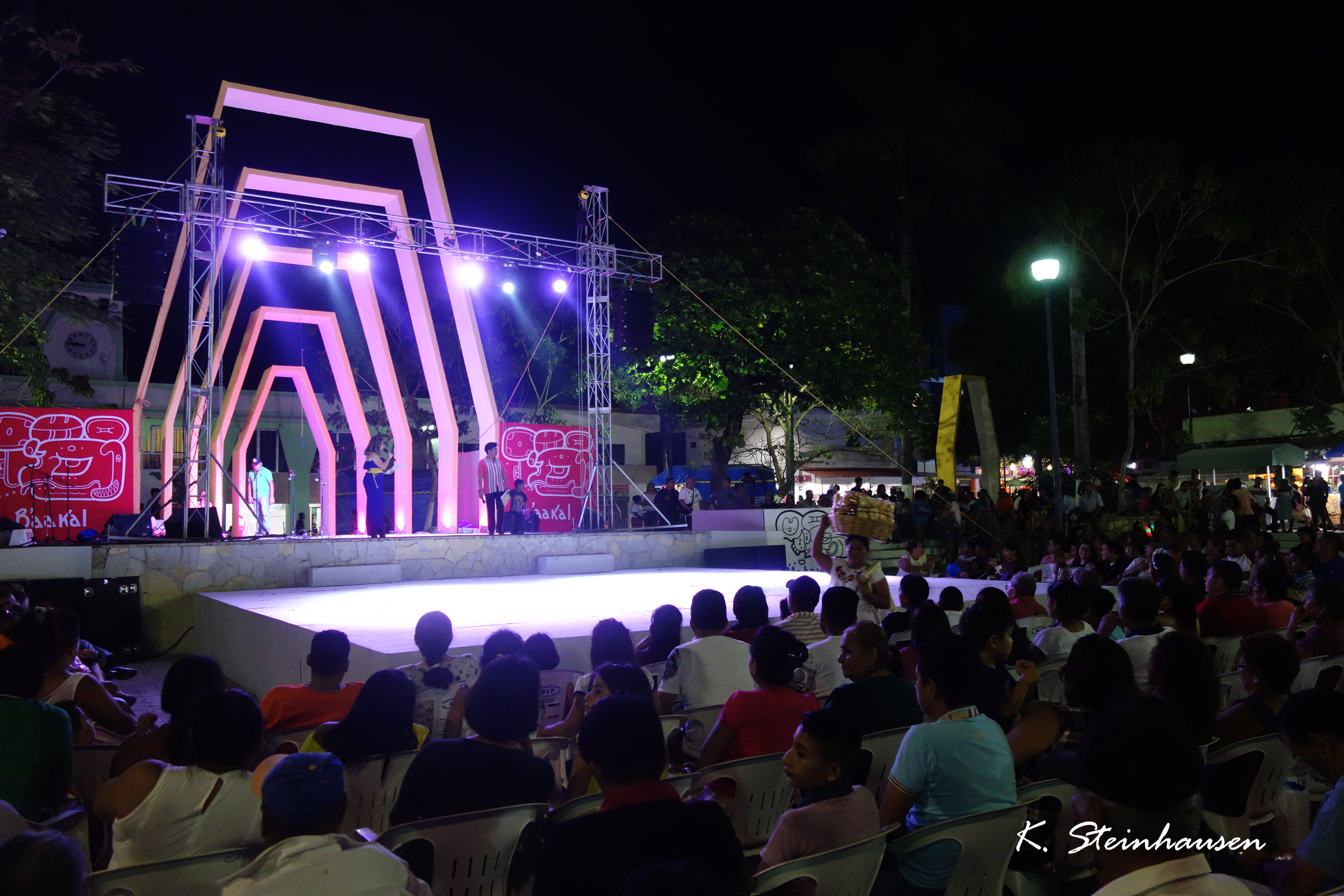 Mehr über den Artikel erfahren Tanzshow in Palenque