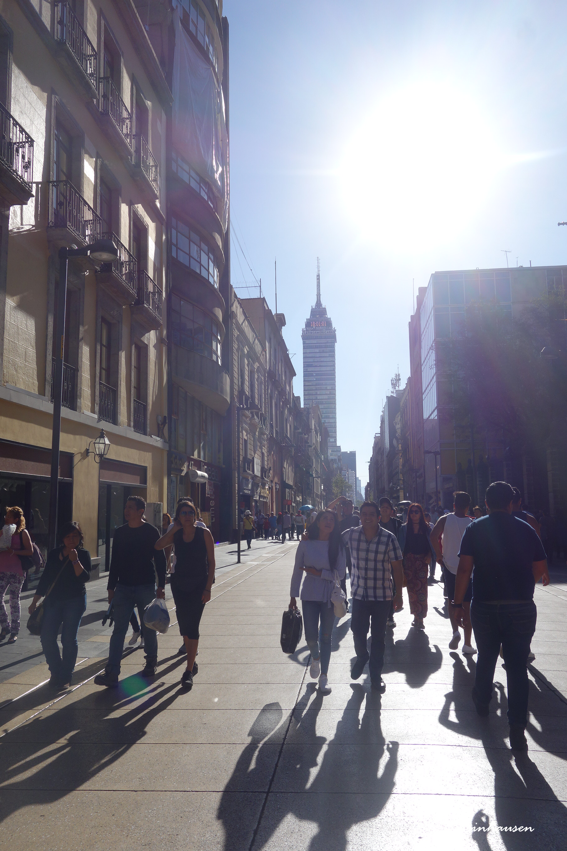 Mehr über den Artikel erfahren Shopping Meile Madero