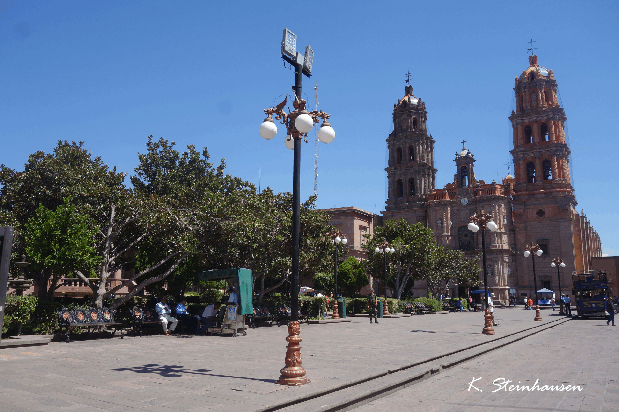 Mehr über den Artikel erfahren Kathedrale und Park – San Luis Potosí