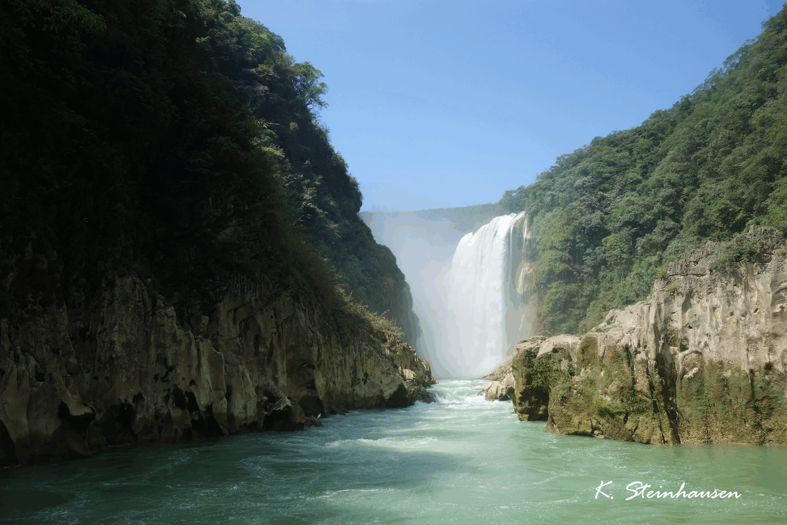 Mehr über den Artikel erfahren Wasserfall Tamul