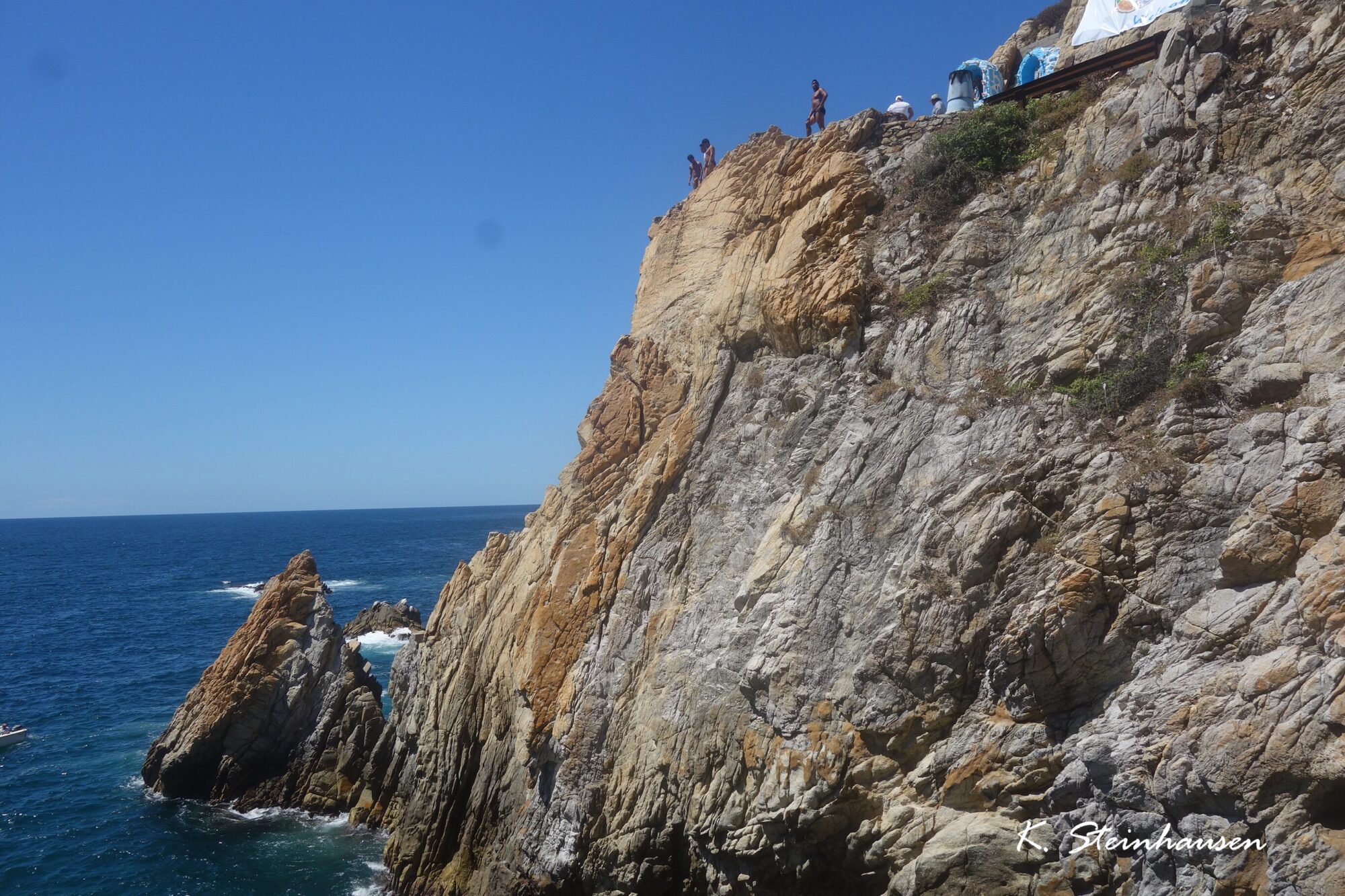 Mehr über den Artikel erfahren Cliffjumping – Acapulco