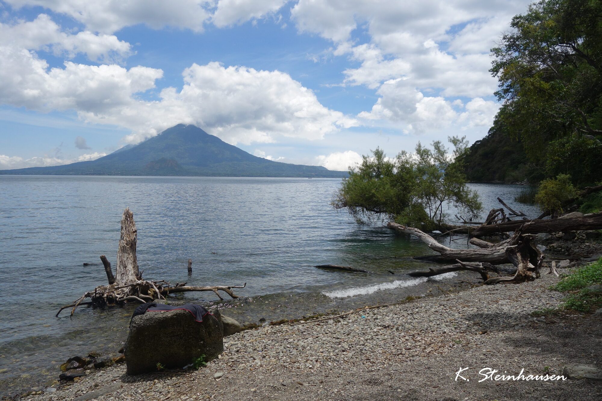Mehr über den Artikel erfahren Strand des Naturreservats – Lago Atitlán