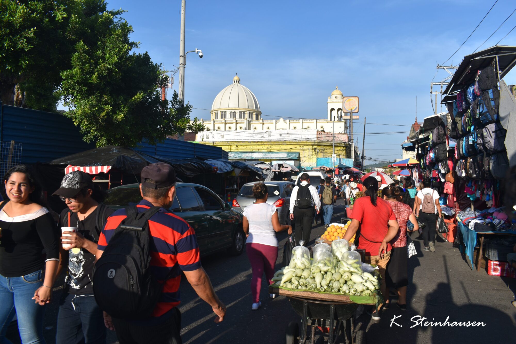 Mehr über den Artikel erfahren Märkte – San Salvador